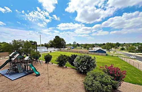 Roswell Casa | Downtown 4-bedroom house with views and lots of space