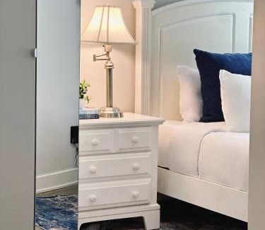 Downtown Apartamento | Downtown 5B2B Apt, Sleeps 10, Near PPAC & Events