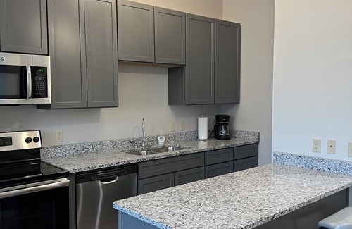 Adrian Apartamento | Downtown Adrian apartment with parking and wifi