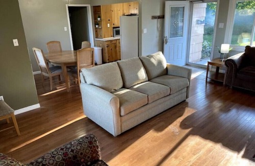 Ames Casa | Downtown Ames Peaceful Getaway