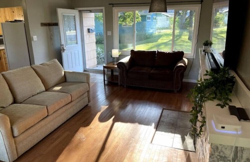 Ames Casa | Downtown Ames Peaceful Getaway