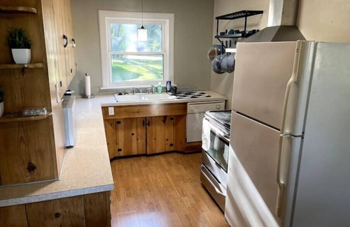 Ames Casa | Downtown Ames Peaceful Getaway
