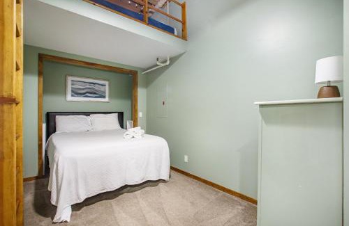 Grand Haven Apartamento | Downtown and Waterfront 2BDR Condo in Grand Haven 110