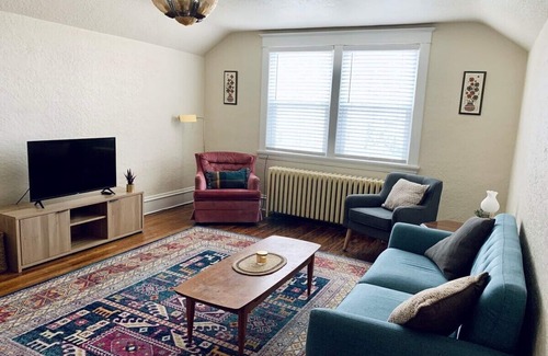 Helena Apartamento | Downtown Apartment - great walkability!