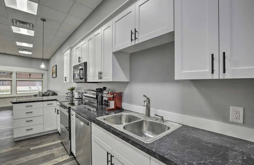 Albert Lea Apartamento | Downtown Apartment next to Lake & Hospital