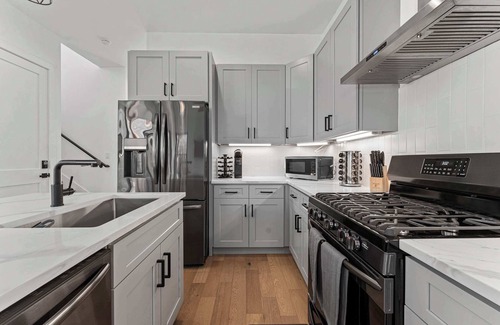 Govalle Casa | Downtown ATX - Unit B | Retreat | Pool