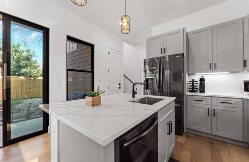 Govalle Casa | Downtown ATX - Unit B | Retreat | Pool