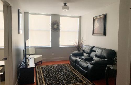 Aurora Apartamento | Downtown Aurora River Facing Gem