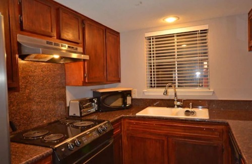 Waller Creek District Condominio | Downtown 2.3, Vino Frigorífico, kegerator, y segundos de todo!