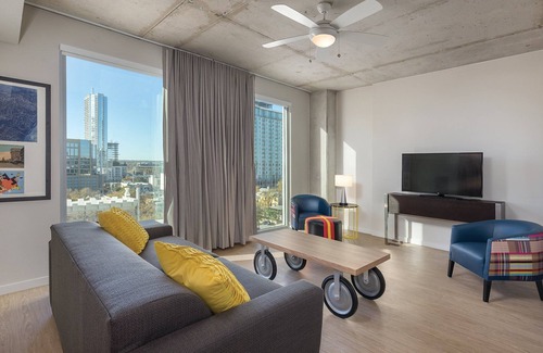 West End Complejo | CENTRO Austin con ROOFTOP, piscina y área de barbacoa, pozo de fuego, incluso un gimnasio: lo tenemos todo