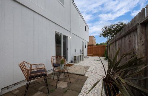 Huntington Beach Apartamento | Downtown Beach Home, 5 min to Beach! Backyard, BBQ