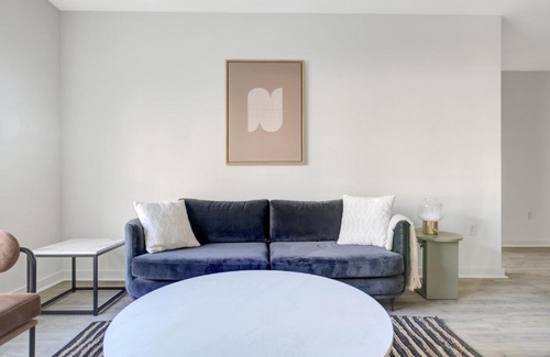 West Bellevue Apartamento | Downtown Bellevue 2BR w WD Storage nr Shops SEA-221