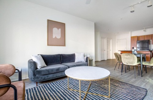West Bellevue Apartamento | Downtown Bellevue 2BR w WD Storage nr Shops SEA-221
