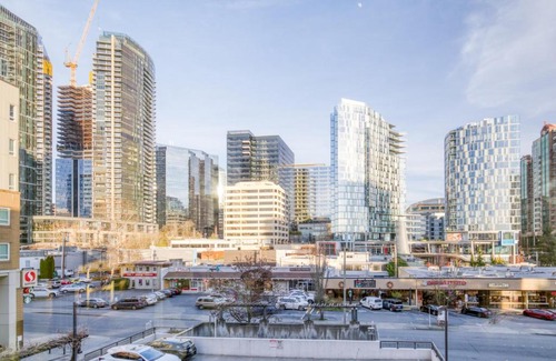 West Bellevue Apartamento | Downtown Bellevue 2BR w WD Storage nr Shops SEA-221