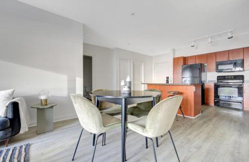 West Bellevue Apartamento | Downtown Bellevue 2BR w WD Storage nr Shops SEA-221