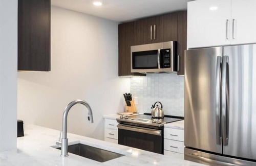 Woodmont Triangle Apartamento | Downtown Bethesda | Gym + Pool | Near Metro & Chevy Chase