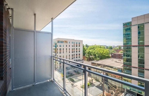 Woodmont Triangle Apartamento | Downtown Bethesda | Gym + Pool | Near Metro & Chevy Chase