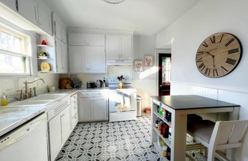 La Crosse Casa | Downtown Boho Home wOffice Yoga StudioKing Bed
