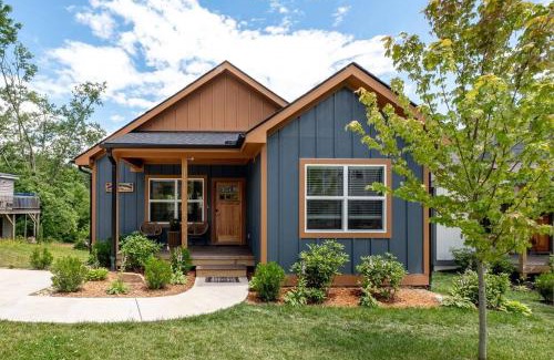 Brevard Casa | Downtown Brevard 5BR Retreat & Cyclists Dream
