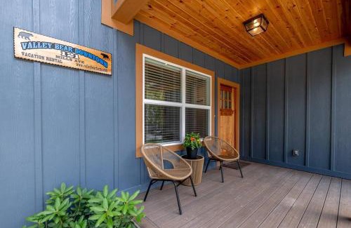 Brevard Casa | Downtown Brevard 5BR Retreat & Cyclists Dream