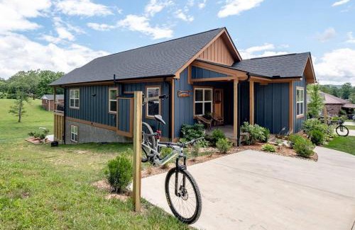 Brevard Casa | Downtown Brevard 5BR Retreat & Cyclists Dream