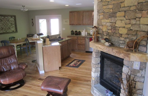 Brevard Cabaña | Downtown Brevard Cottage - Jacuzzi / Eco / Mascotas