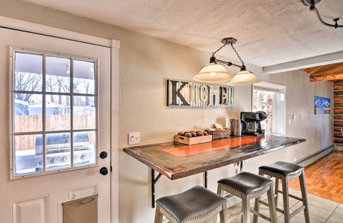 Buena Vista Cabina | Downtown Buena Vista Cabin w/ Patio & Grill!