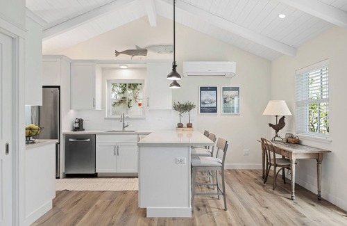 Laguna Cabaña | Downtown but secluded cottage, built 2022