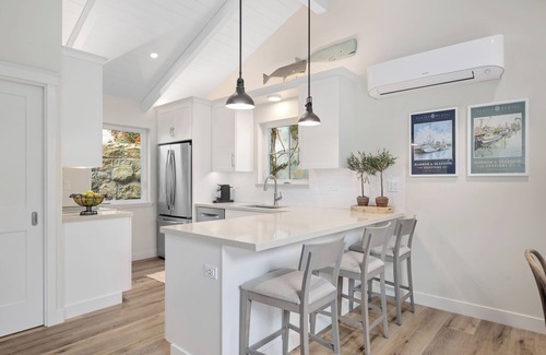 Laguna Cabaña | Downtown but secluded cottage, built 2022