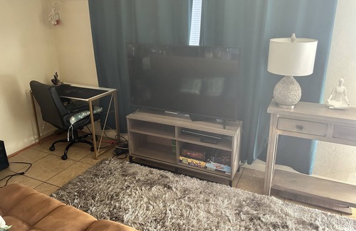 Civic Center Apartamento | Downtown California, Cozy apartment Fully Furnished