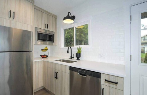 Camas Apartamento | Downtown Camas Stay – Walkable, 15 Min to PDX