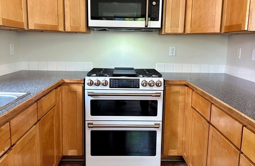 Carbondale Casa | Downtown Carbondale Duplex with Enclosed Yard, no cleaning fee
