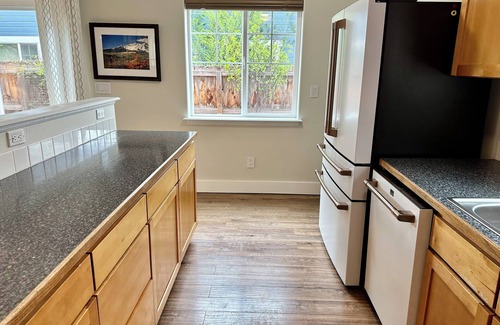 Carbondale Casa | Downtown Carbondale Duplex with Enclosed Yard, no cleaning fee