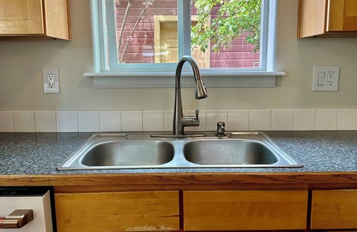 Carbondale Casa | Downtown Carbondale Duplex with Enclosed Yard, no cleaning fee