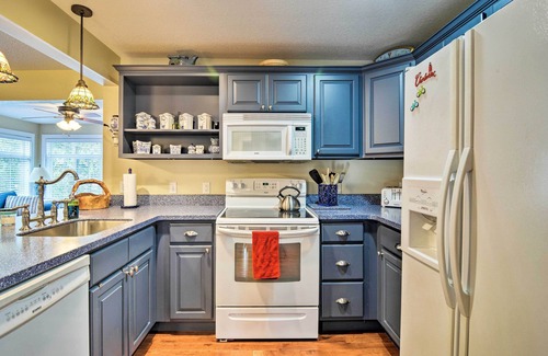 Charlevoix Casa | ¡NUEVO! Downtown House - 0. 4 millas al lago Michigan!