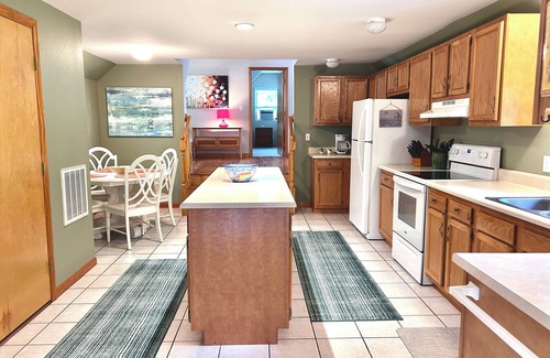 Charlevoix Casa | Downtown Charlevoix: Upper-Fantastic Location! 2 Night Min