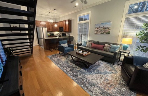 Greensboro Condominio | Downtown Charmer