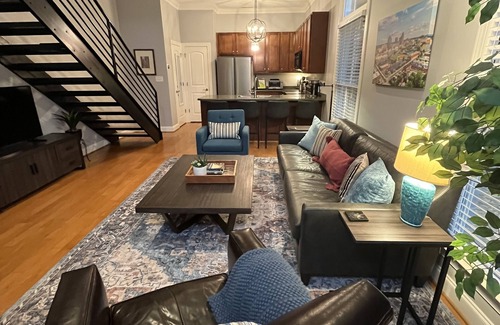 Greensboro Condominio | Downtown Charmer