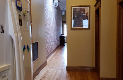 Chatfield Villa | Downtown Chatfield-Lovely 2nd Fl Loft (2 hab / 1 baño) con terraza privada y bañera de hidromasaje