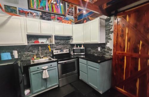 Fort Smith Casa | Downtown Chop Shop house, HUGE garage pets allowed