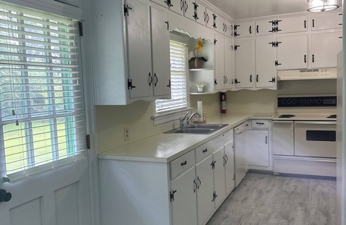 Clayton Casa | Downtown Clayton Spacious 4 Bedroom Retreat