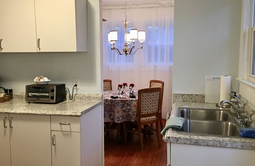 Brevard Casa | Downtown + Comfort! Pretty Place