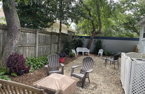 Brevard Casa | Downtown + Comfort! Pretty Place