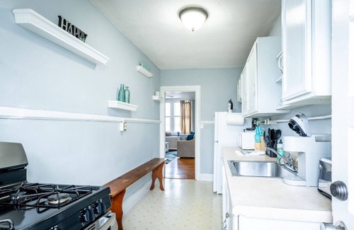 Greensboro Condominio | Downtown Condo 2021 Renovated Bathroom 1BR/1BA