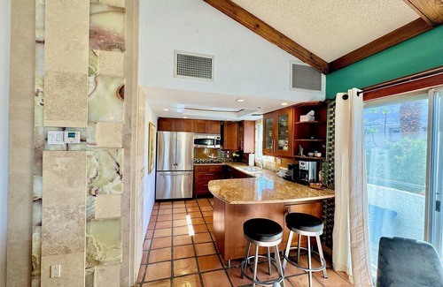 Baristo Condominio | Downtown Condo with 2 Large View Patios and Vaulted Ceilings
