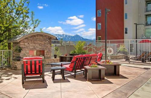 Central City Casa | Downtown Condo with Mountain Views