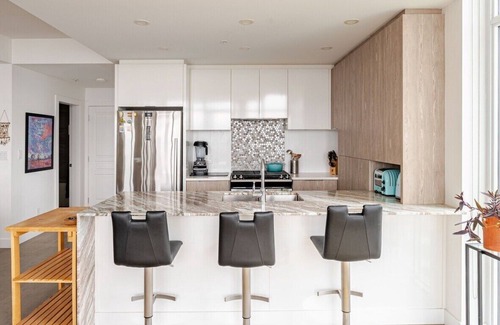 North End Condominio | Downtown Condo with Hot-Tub