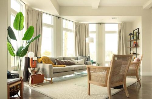 Old West Broad Neighborhood Apartamento | Downtown, contemporary, 2 bedroom, Roof Terrace! 2A