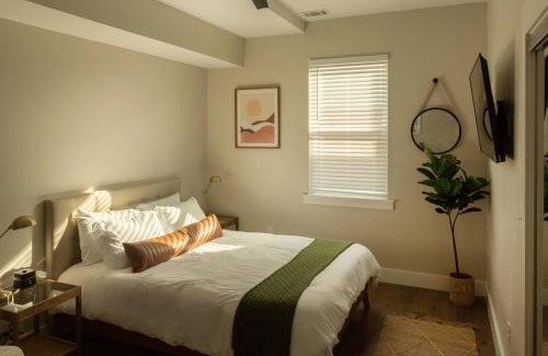 Old West Broad Neighborhood Apartamento | Downtown, contemporary, 2 bedroom, Roof Terrace! 2A