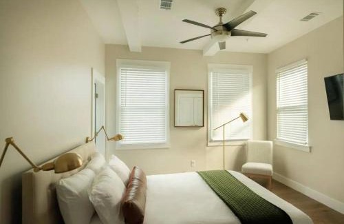 Old West Broad Neighborhood Apartamento | Downtown, contemporary, 2 bedroom, Roof Terrace! 3A